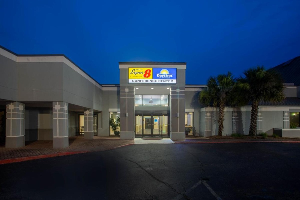 Super 8 by Wyndham Mobile I-65 Image 13