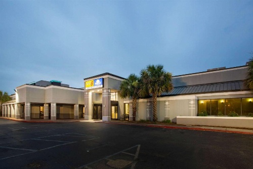 Super 8 by Wyndham Mobile I-65 image 23