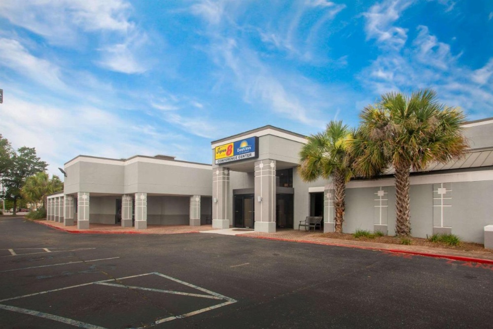 Super 8 by Wyndham Mobile I-65 Image 25